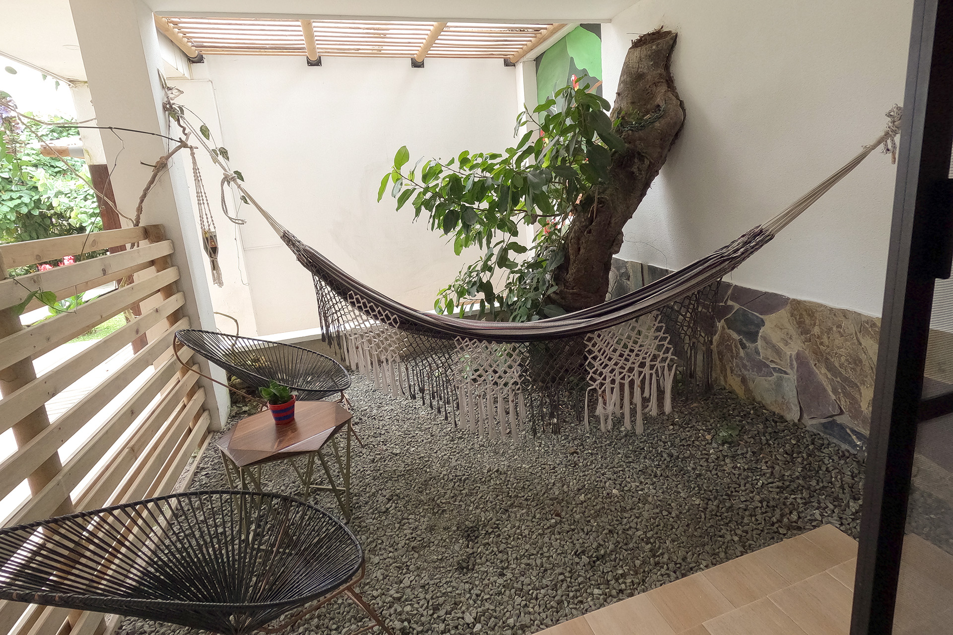 Superior Garden View with Hammock